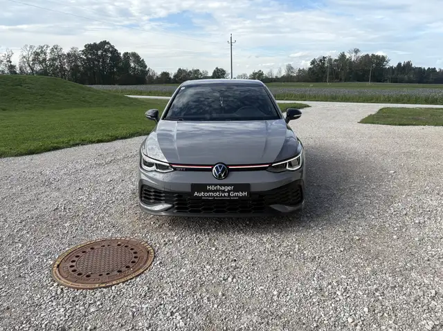 Volkswagen Golf view 3