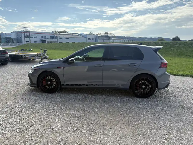 Volkswagen Golf view 4