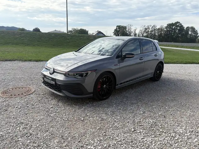 Volkswagen Golf view 2