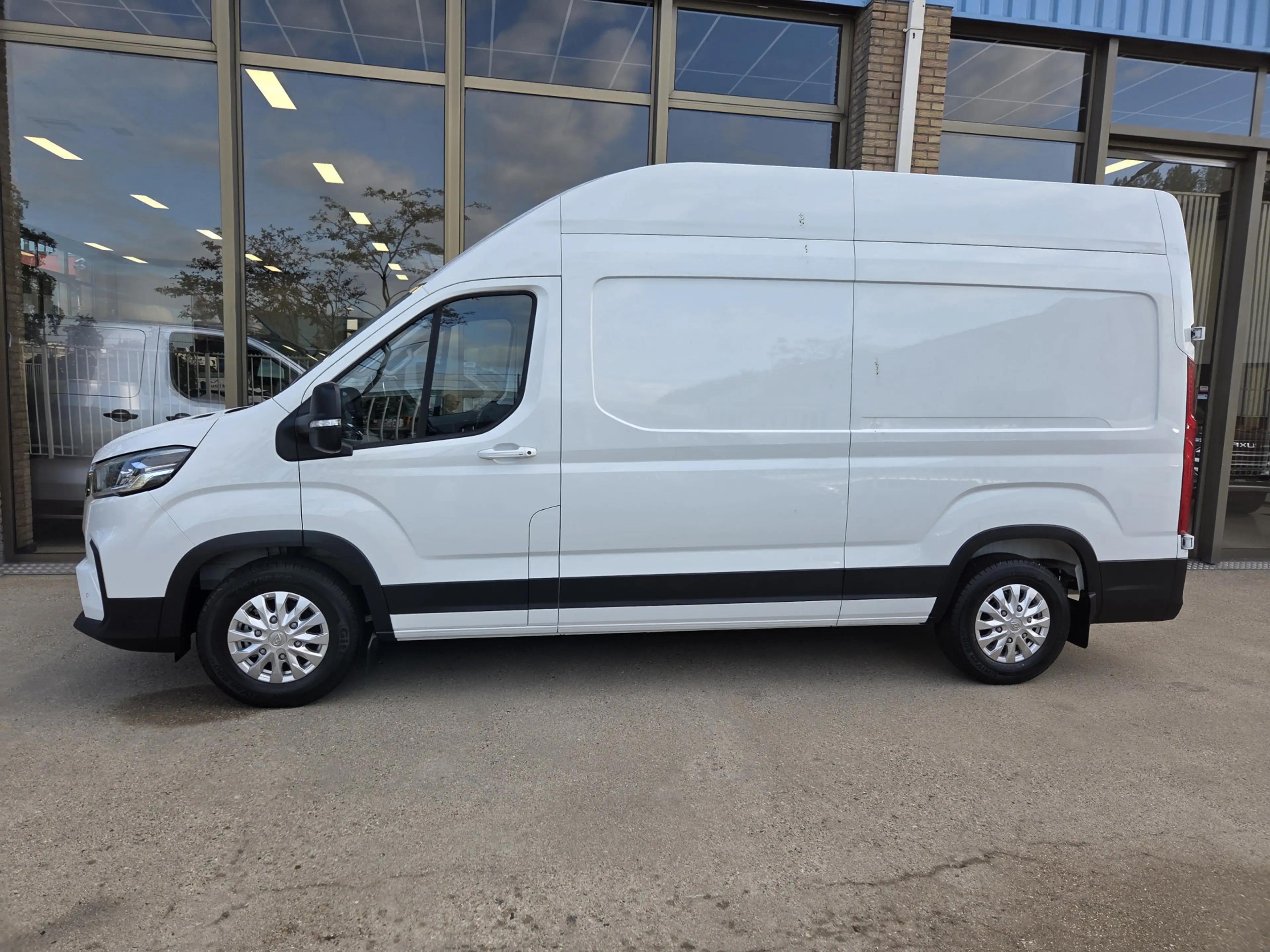 Maxus eDeliver 9 L3H3 72 kWh Airco Achteruitrijcamera PDC Stoelverw — photo 5