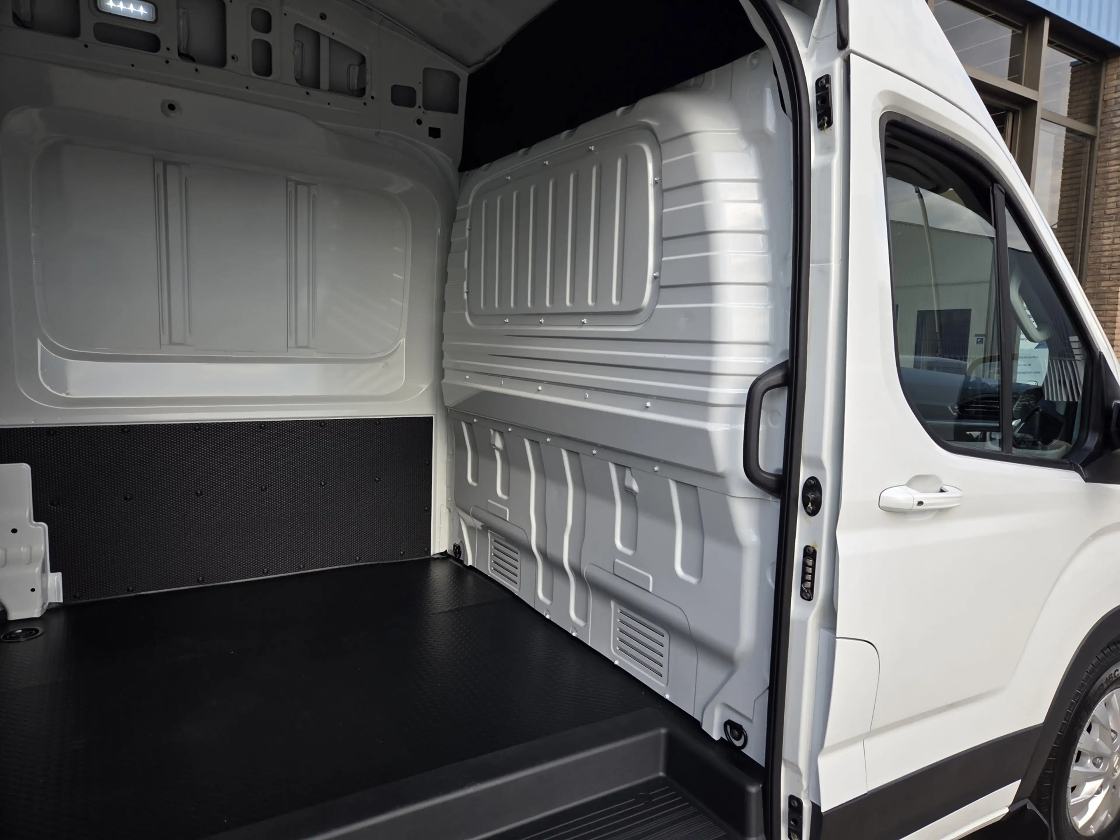 Maxus eDeliver 9 L3H3 72 kWh Airco Achteruitrijcamera PDC Stoelverw — photo 34