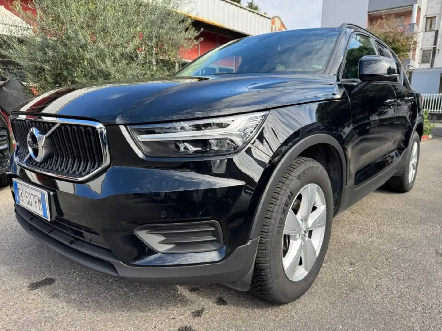 Volvo XC40 T2 Geartronic Momentum Core Schwarz - 1