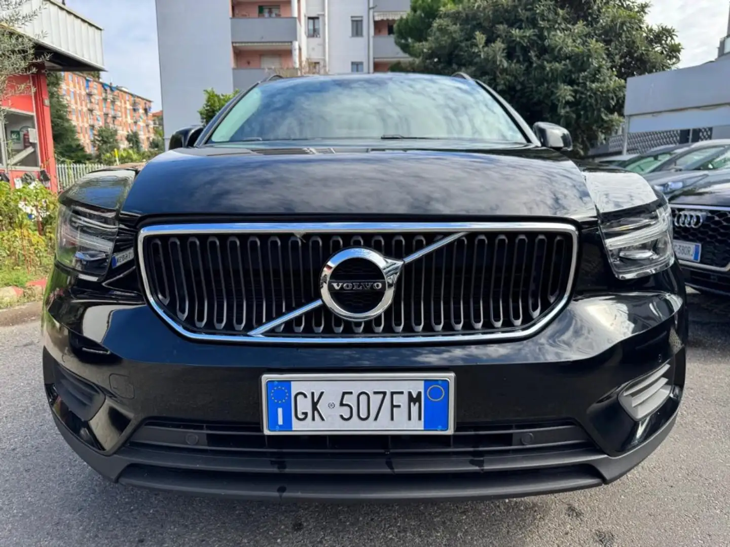 Volvo XC40 T2 Geartronic Momentum Core Schwarz - 2