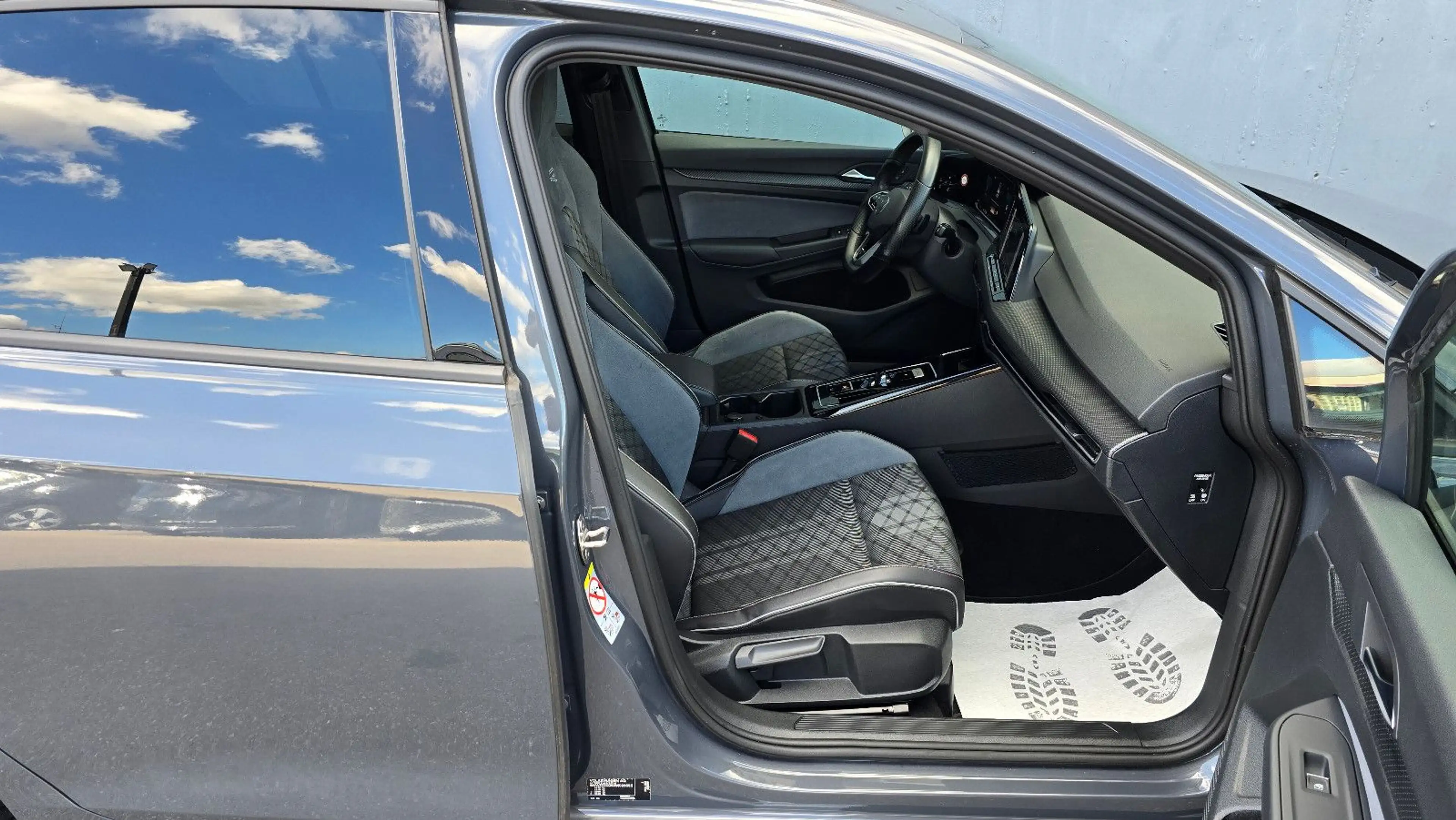 Volkswagen Golf 1.5 eTSI DSG 3 x R-Line *Black*/ACC/Kamera/ — photo 8
