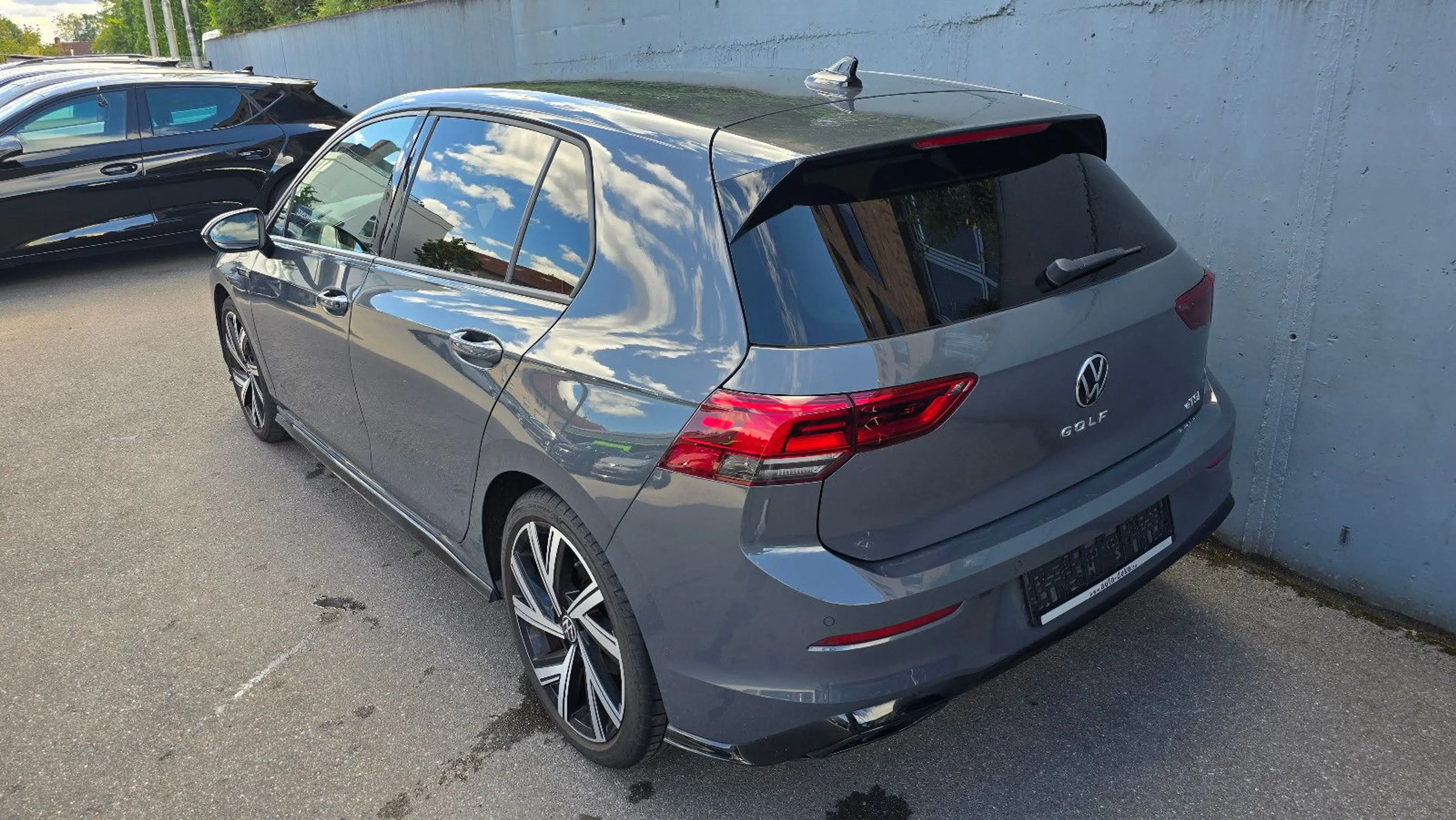 Volkswagen Golf 1.5 eTSI DSG 3 x R-Line *Black*/ACC/Kamera/ — photo 4