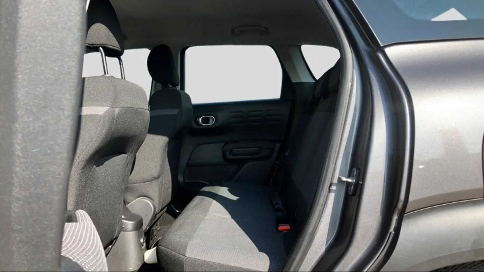 Citroen C3 Aircross PureTech 110 S&S 6-Gang-Manuell Feel Grau - 2