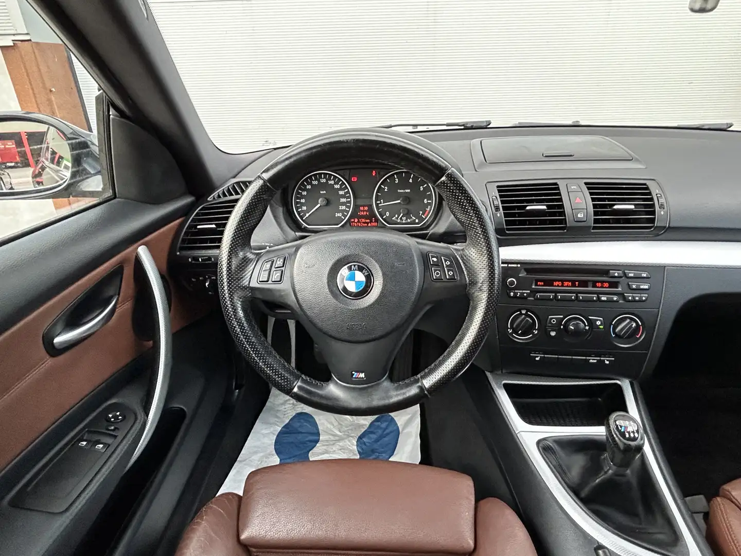 BMW 116 1-serie 116i High Executive M-Sport|Verlaagd|19"| Schwarz - 2