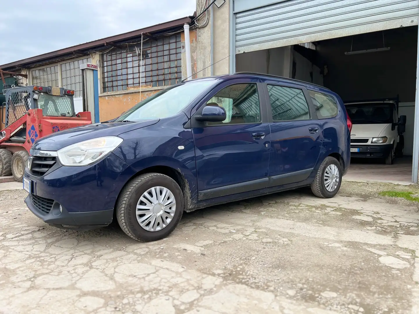 Dacia Lodgy 1.6 Laureate Family s&s 100cv Kék - 1