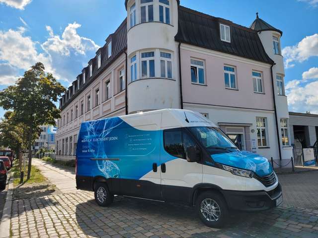 Imagine Iveco E Daily 38S14E V / 2 Batterien / 74 kWh