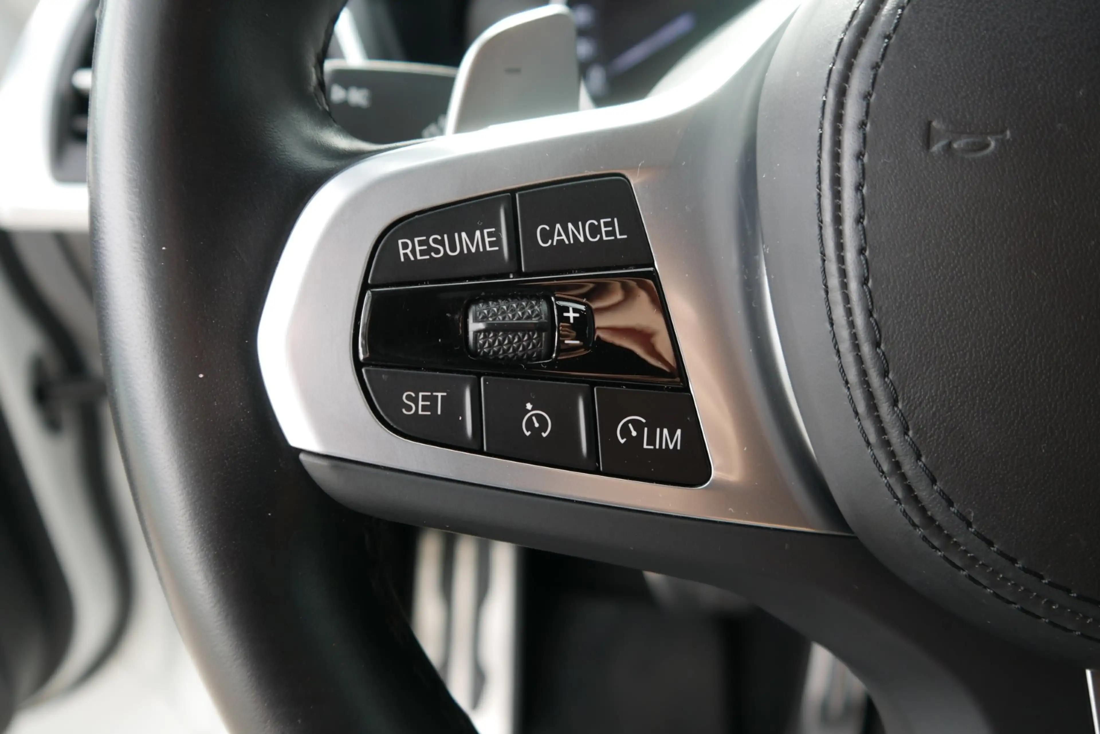 BMW X3 xDrive30e *M-Paket/AHK/Laser/Driving Assistant/HUD/Innovationspaket* — photo 13