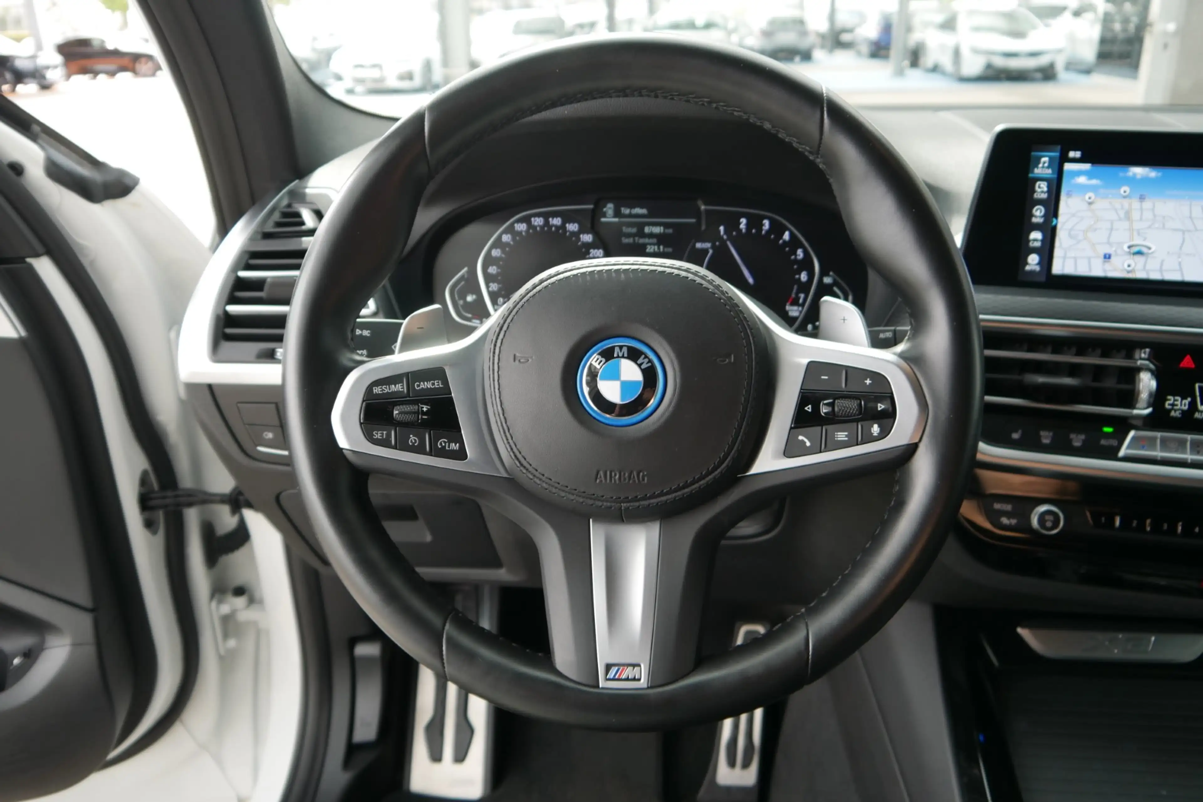 BMW X3 xDrive30e *M-Paket/AHK/Laser/Driving Assistant/HUD/Innovationspaket* — photo 12