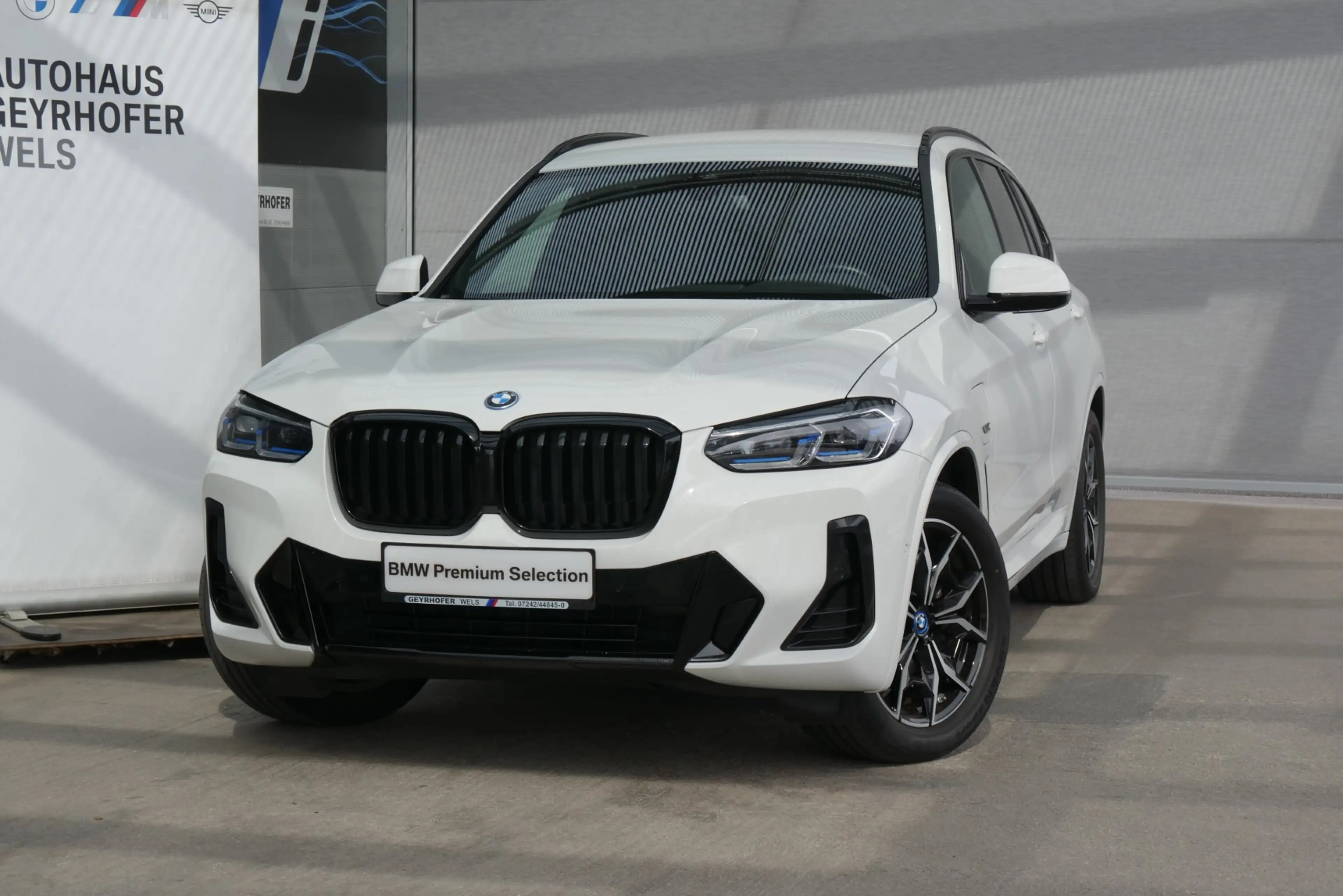 BMW X3 xDrive30e *M-Paket/AHK/Laser/Driving Assistant/HUD/Innovationspaket* — photo 2