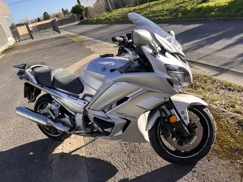 Yamaha FJR 1300 - foto 5