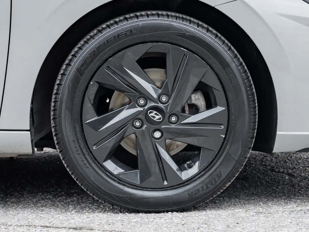 Hyundai ELANTRA снимка Hyundai ELANTRA