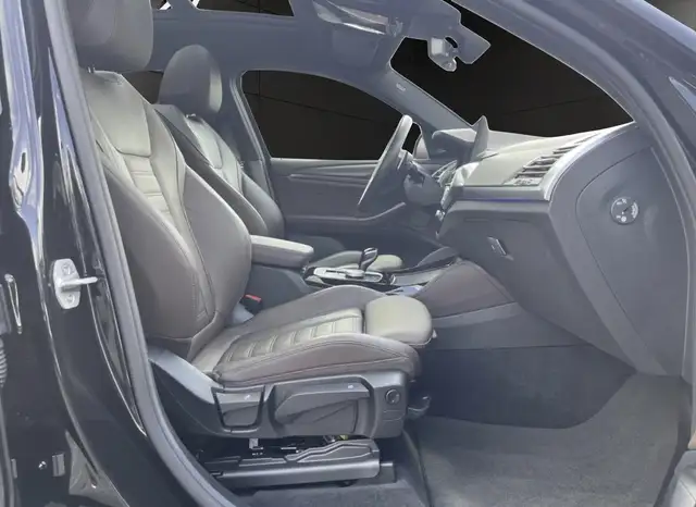 BMW X4 view 10