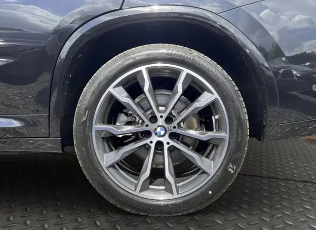 BMW X4 view 14