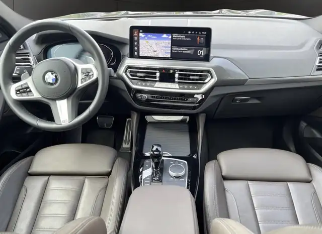 BMW X4 view 4
