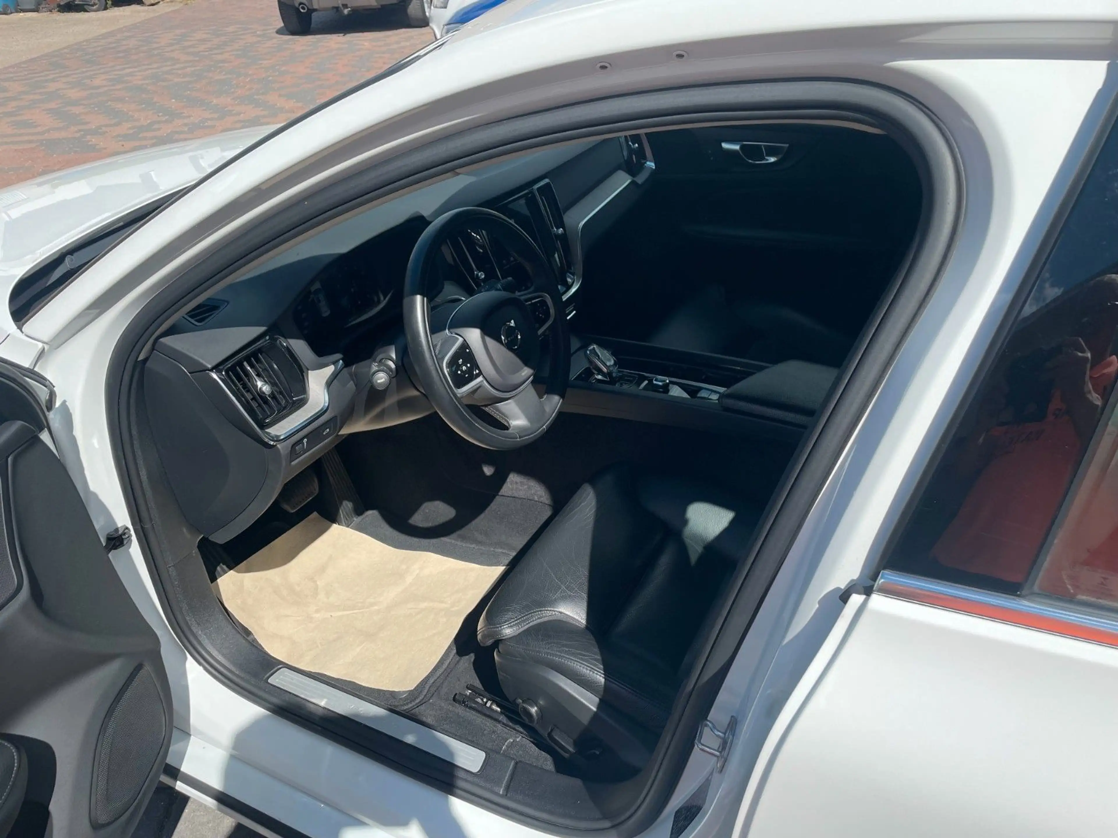 Volvo S60 B4 Inscription NAVI, Leder, DAB, — photo 12