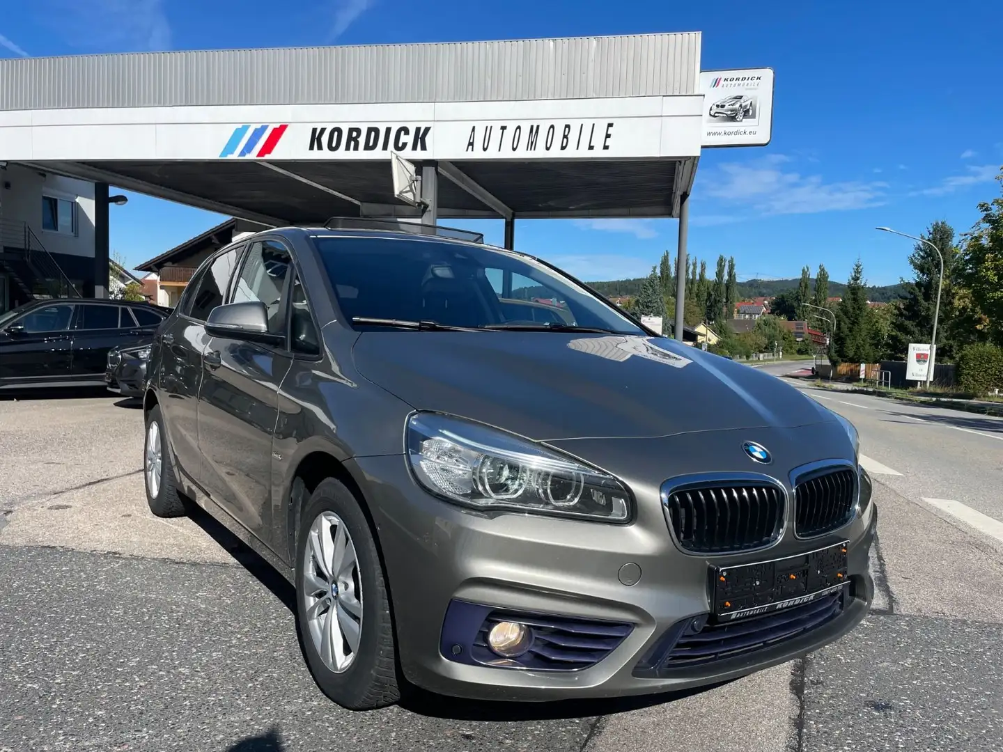BMW 218 218iA ACTIVE TOURER "SPORT LINE"/NAVI/LED/PANO Beige - 2