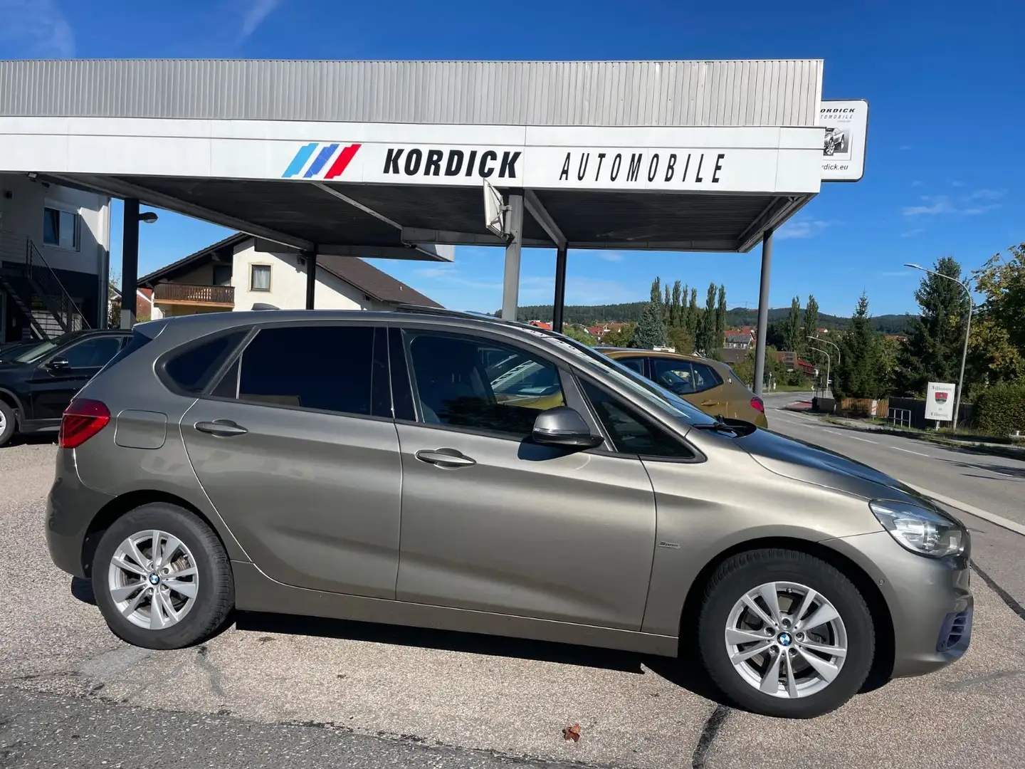 BMW 218 218iA ACTIVE TOURER "SPORT LINE"/NAVI/LED/PANO Beige - 1