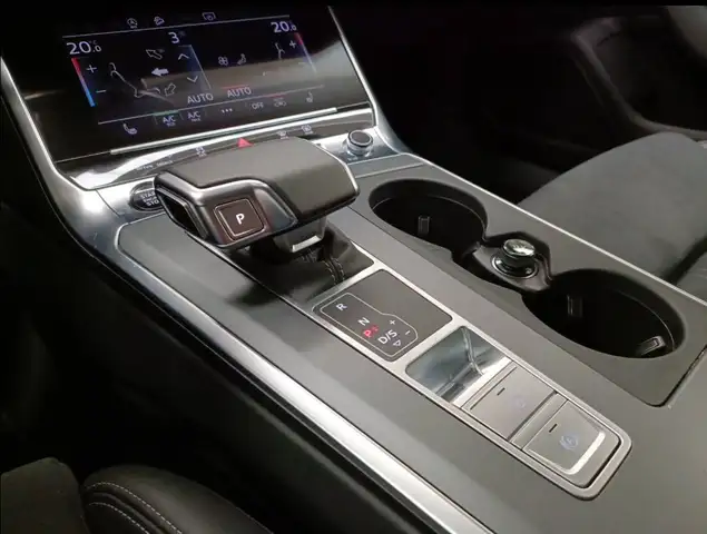 Audi A6 view 12