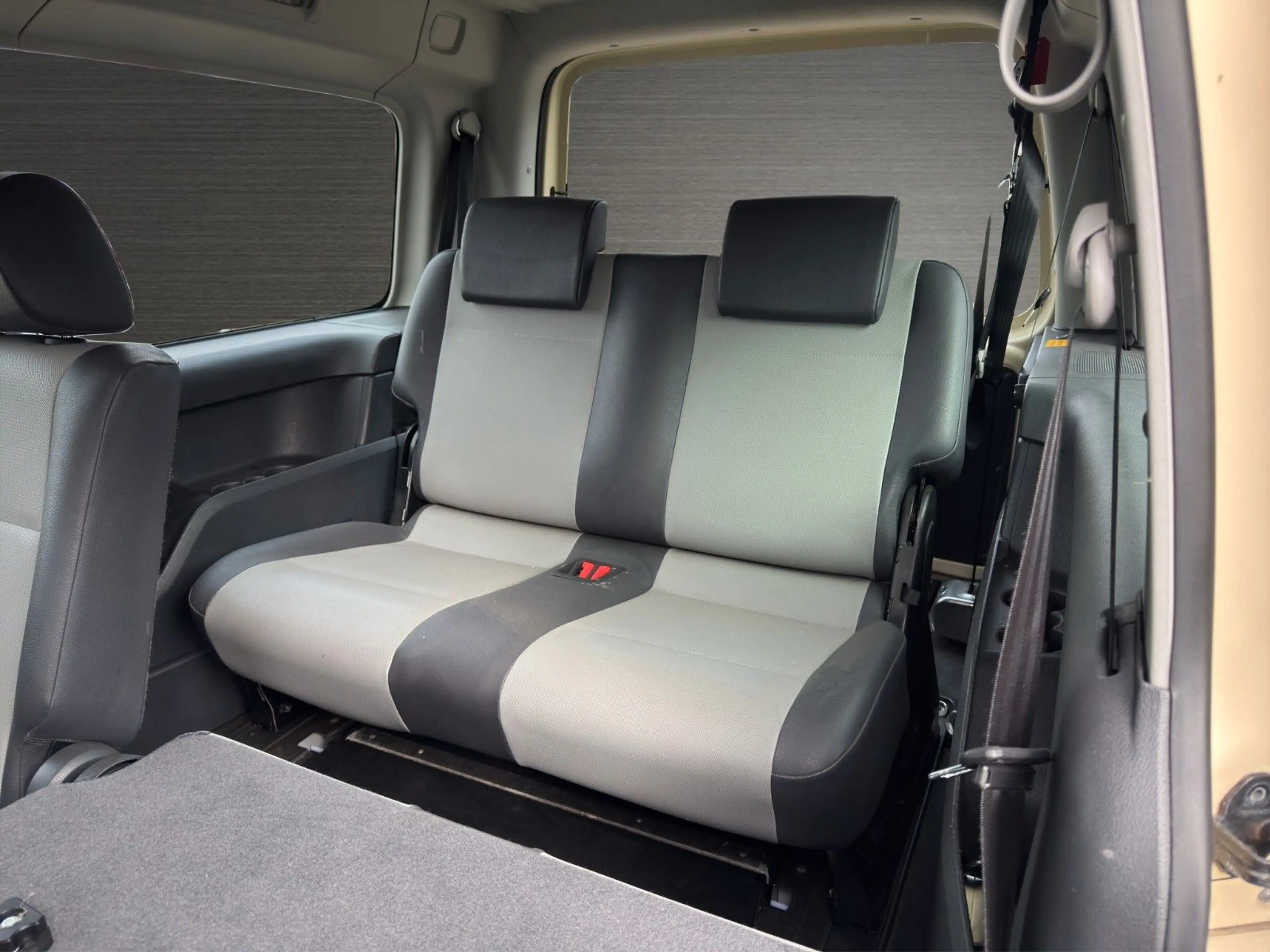Volkswagen Caddy Maxi 1.6 TDI Trendline Tempo/Klima/7-Sitze — photo 15
