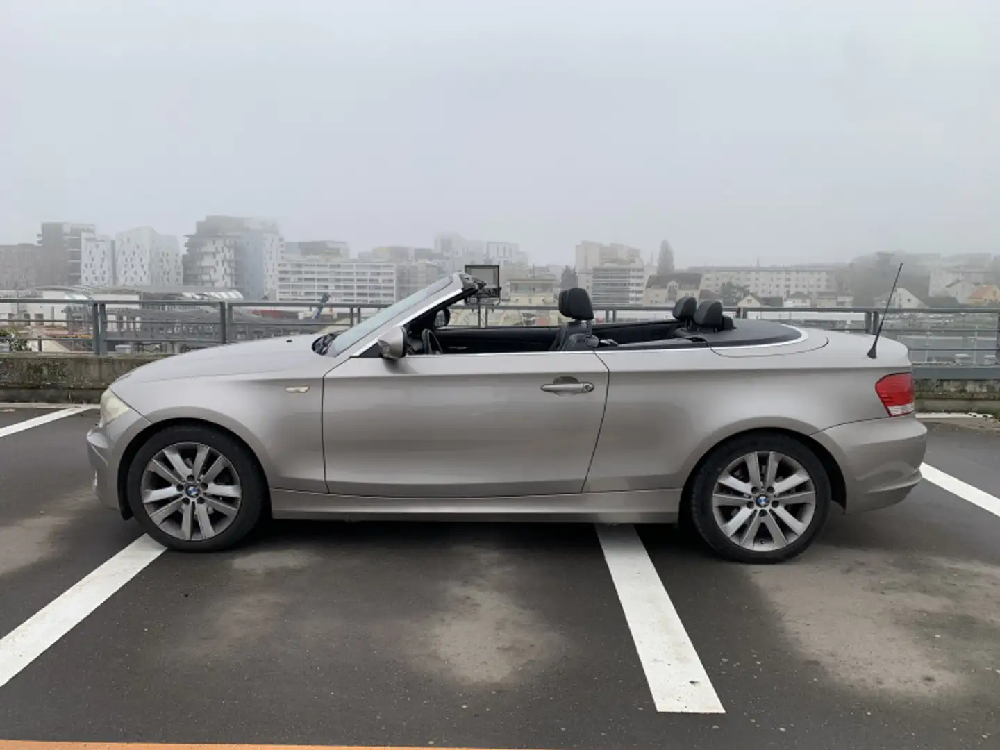 BMW 120 (E88) 120D 177CH LUXE Gris - 2