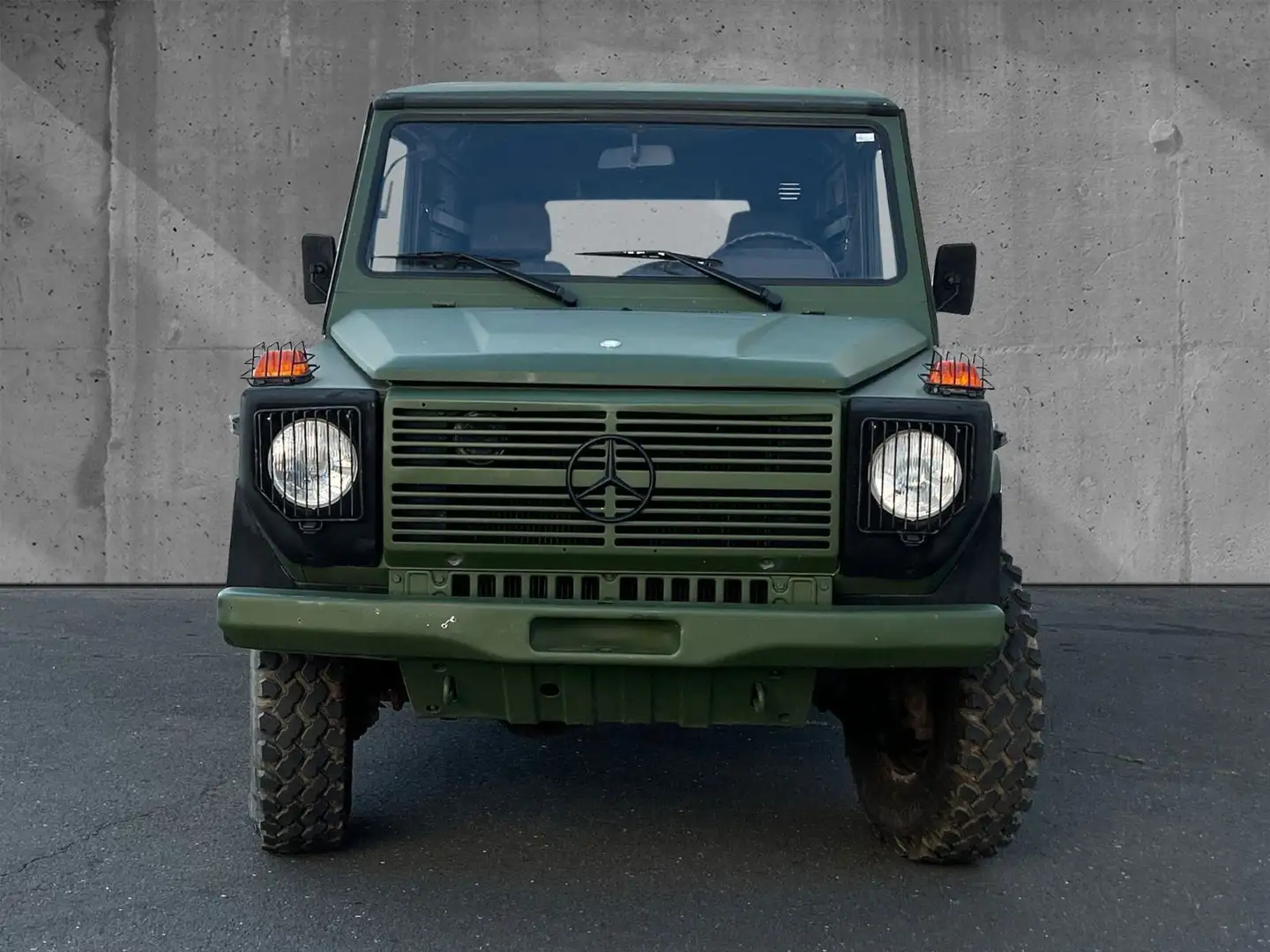 Mercedes-Benz 240 GD 240 Verde - 2