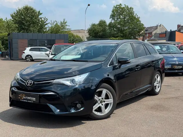 Toyota Avensis Sports Edition HU neu/Navi/SHZ/AHK