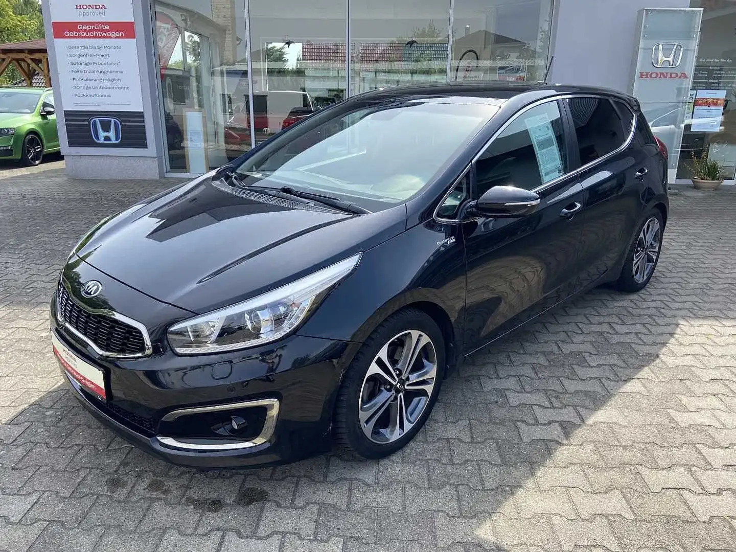 Kia Ceed / cee'd 1.6 GDI DCT Platinum Edition Automatik Fekete - 2