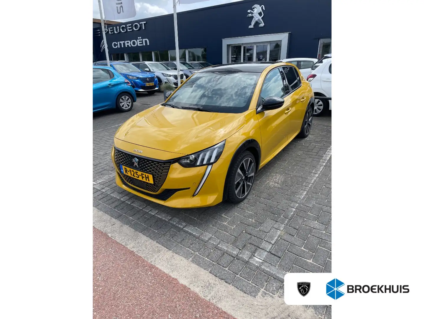 Peugeot e-208 EV GT 350 50 kWh | PANODAK | CAMERA | SENSOREN | N Geel - 1