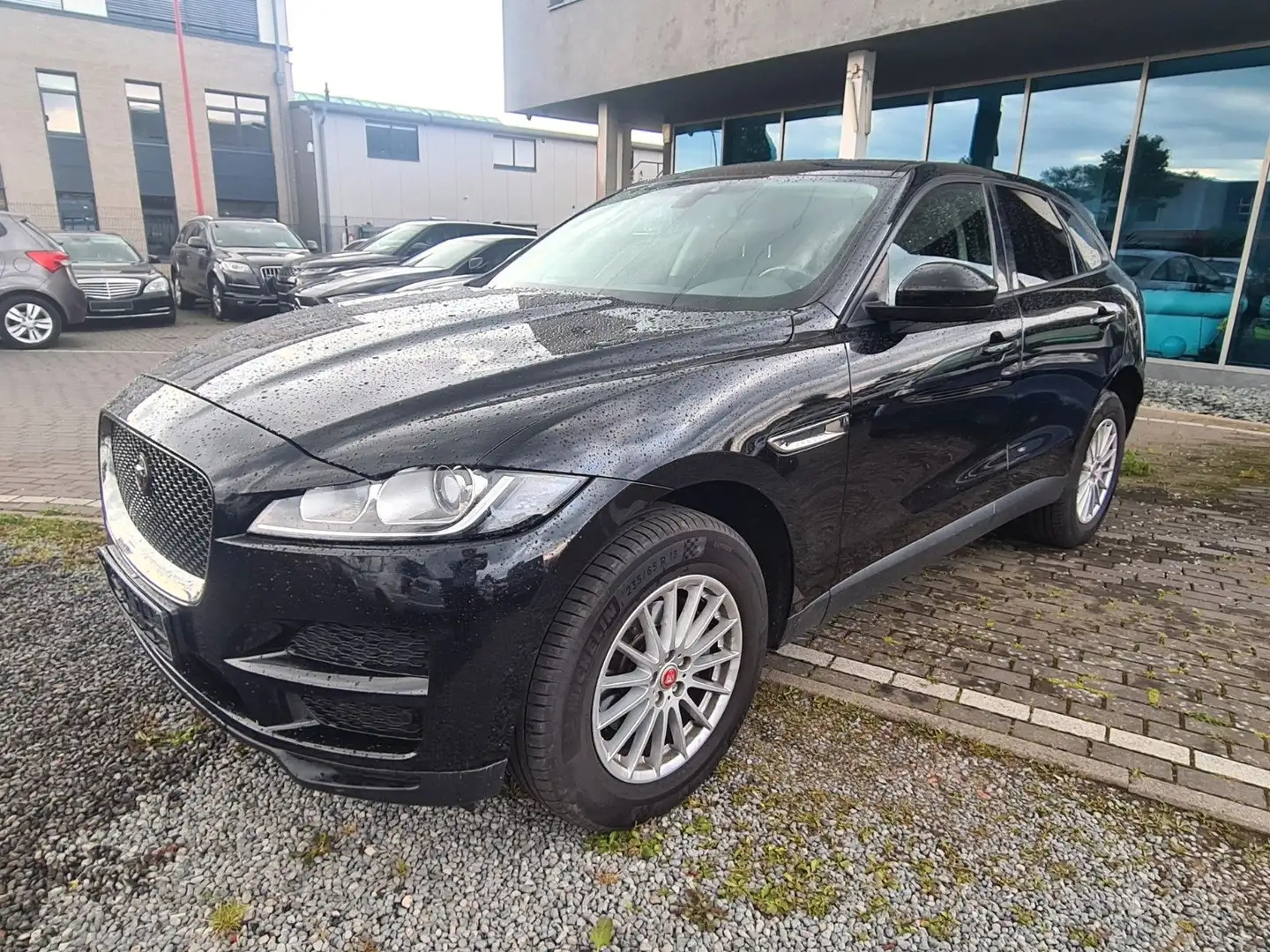 Jaguar F-Pace F-PACE Pure Schwarz - 2