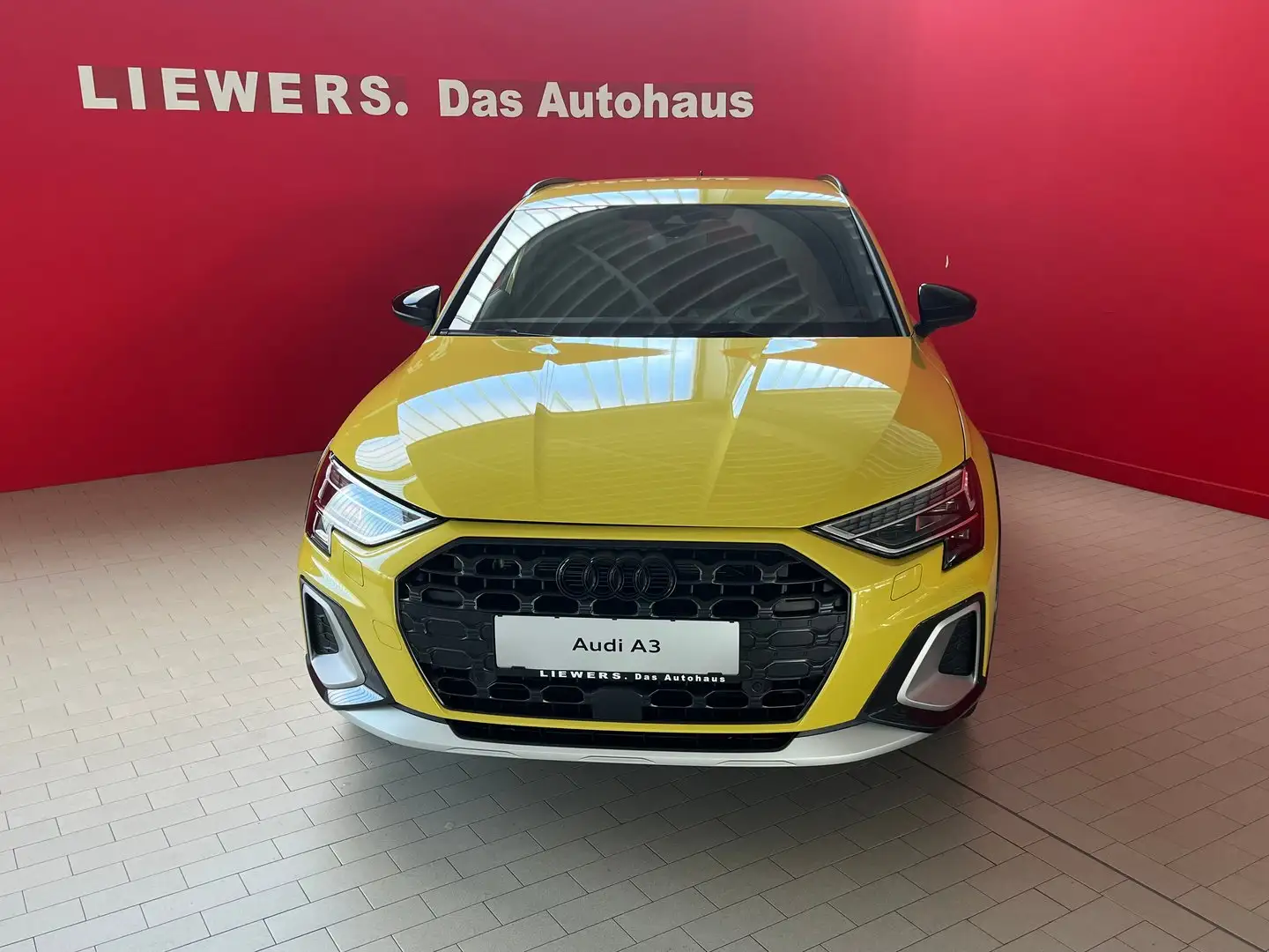 Audi A3 35 TFSI Gelb - 2