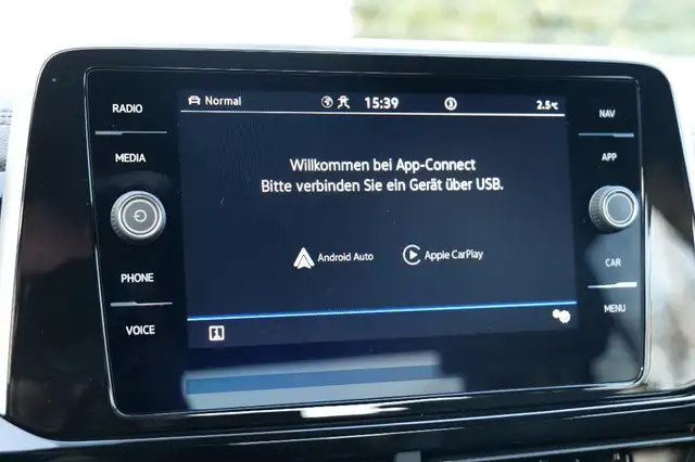 Volkswagen T-Roc view 21