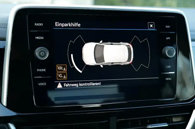 Volkswagen T-Roc view 22