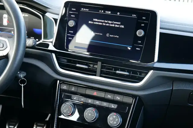 Volkswagen T-Roc view 13