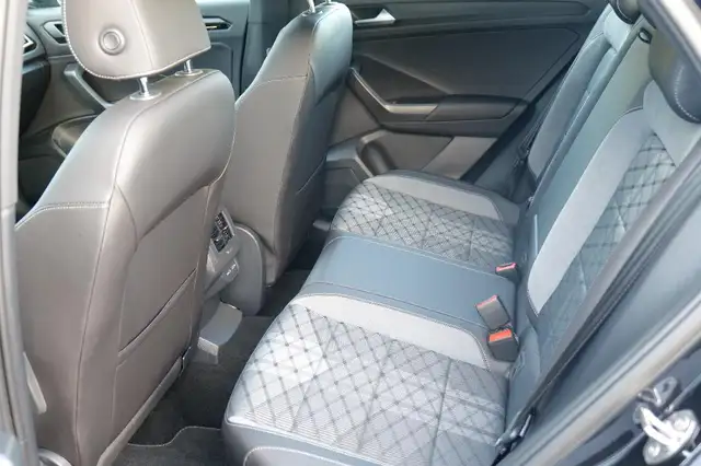 Volkswagen T-Roc view 16