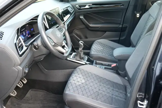 Volkswagen T-Roc view 17