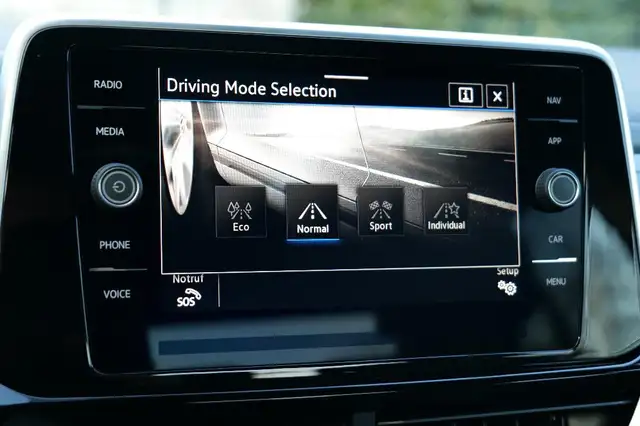 Volkswagen T-Roc view 26