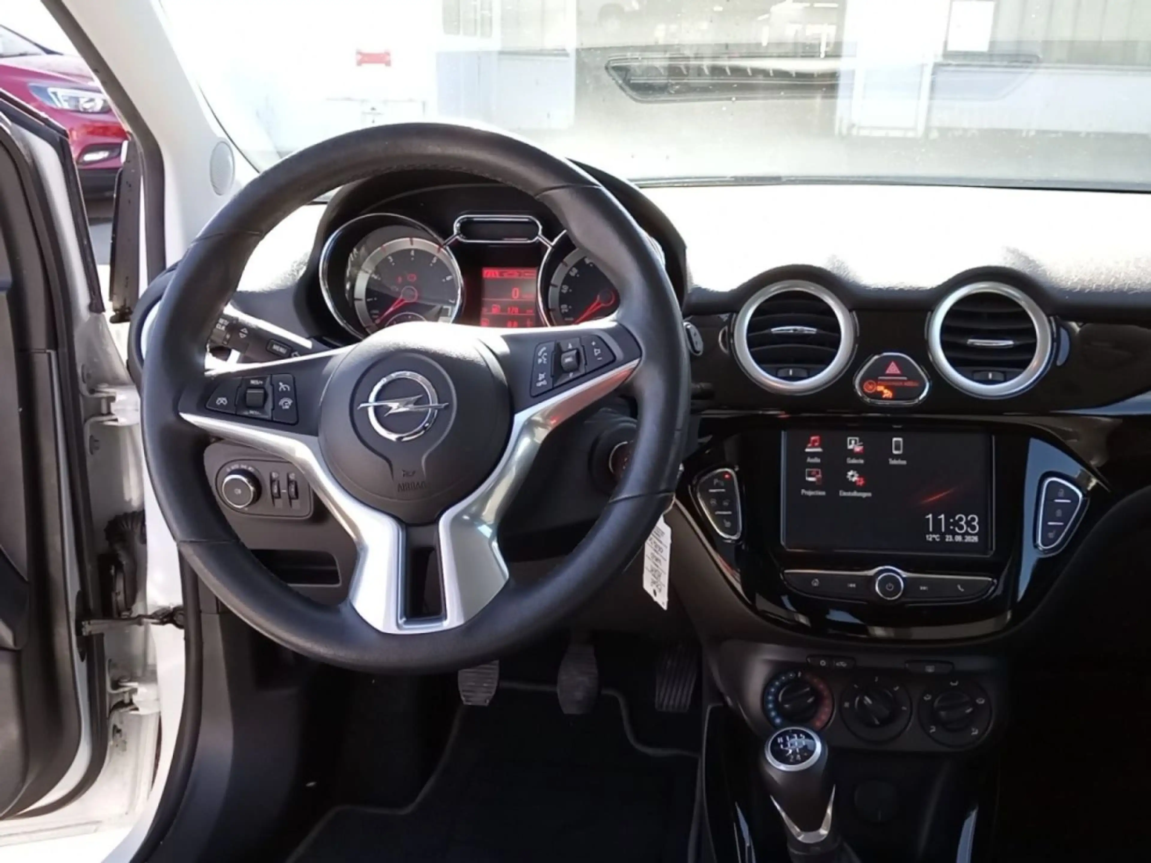 Opel Adam *Snoopy Edition* — photo 11