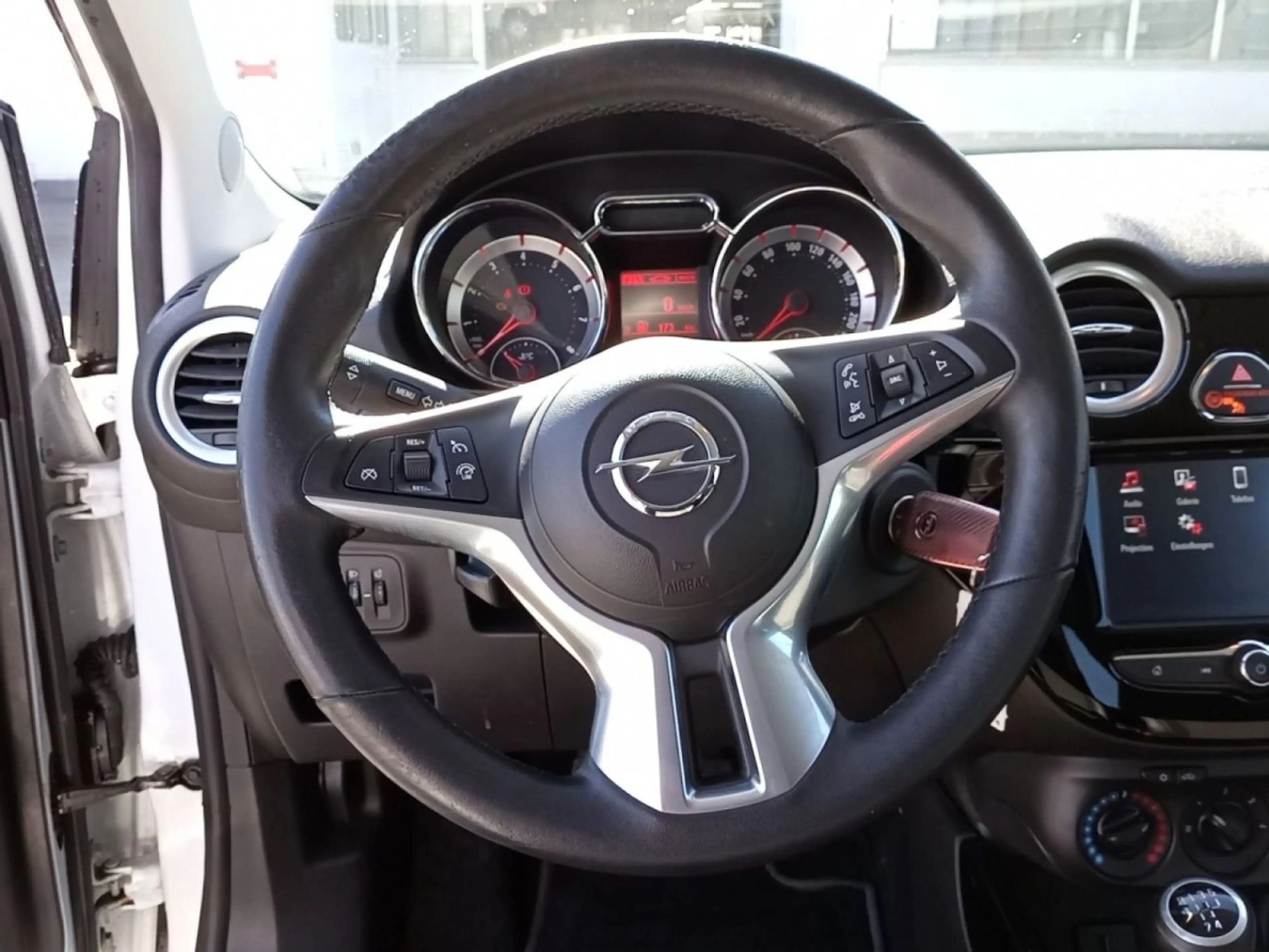 Opel Adam *Snoopy Edition* — photo 12