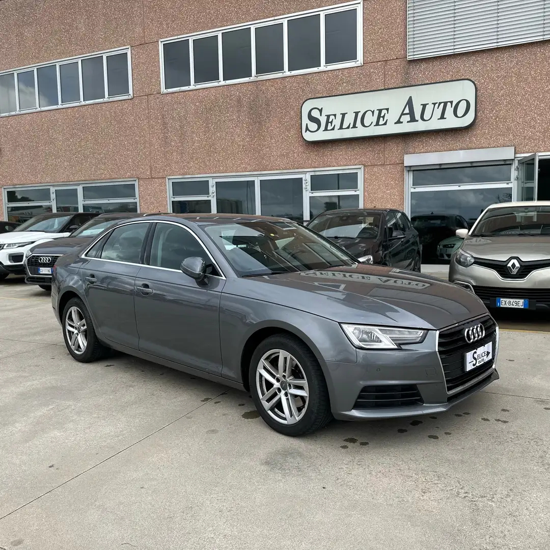 Audi A4 2.0 tdi Business Sport 150cv s-tronic Grigio - 1