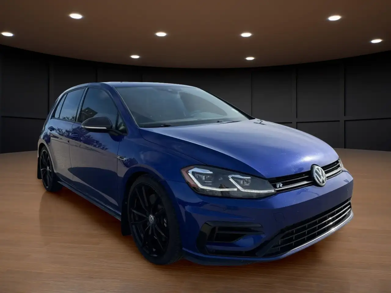 Volkswagen Golf R снимка Volkswagen Golf R