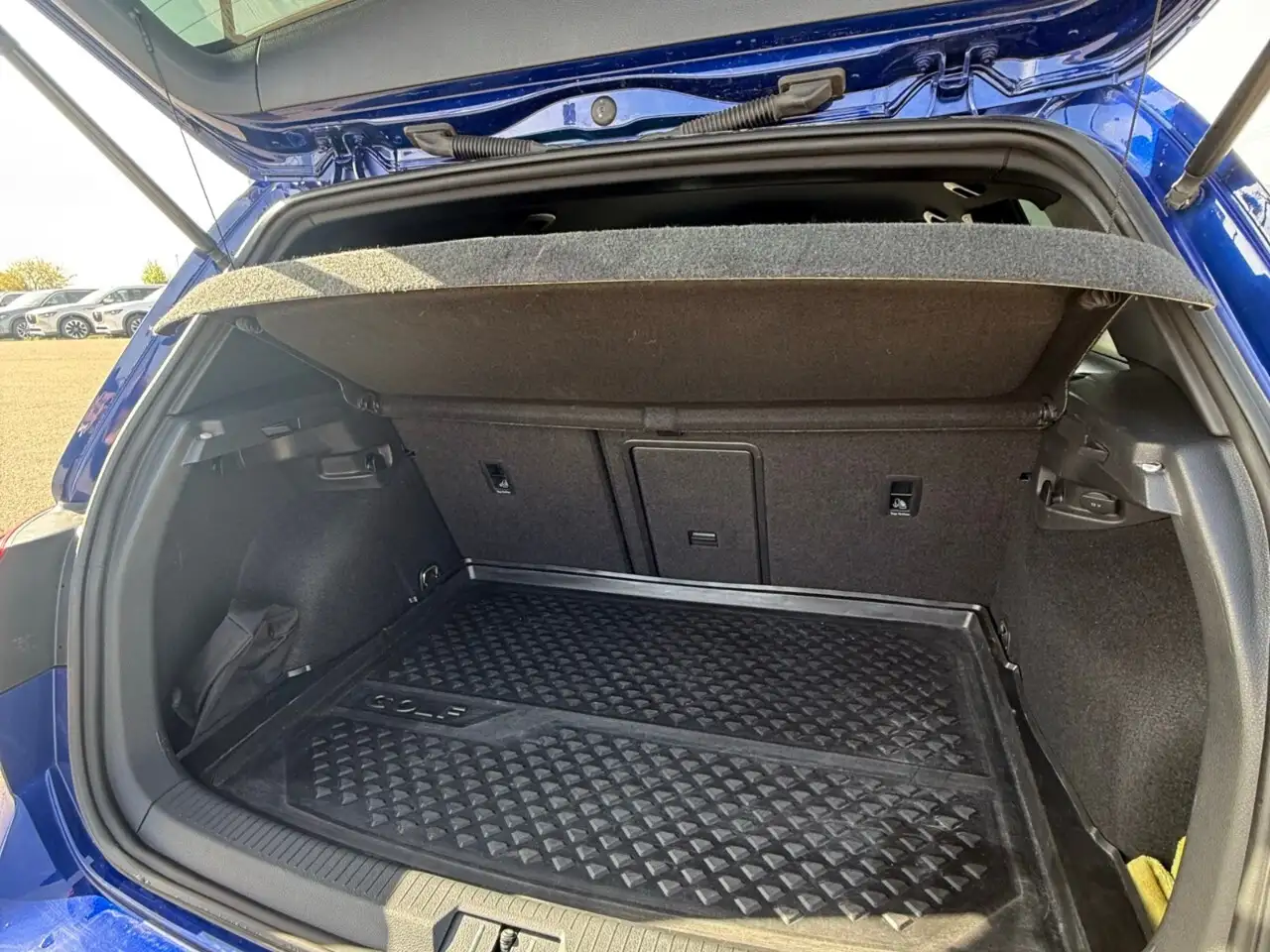 Volkswagen Golf R снимка Volkswagen Golf R