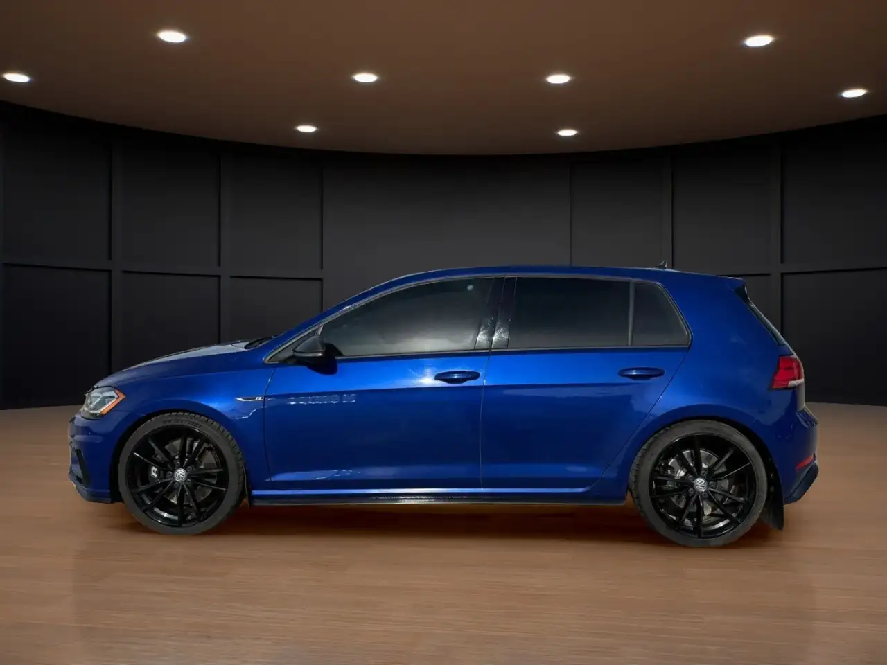 Volkswagen Golf R снимка Volkswagen Golf R
