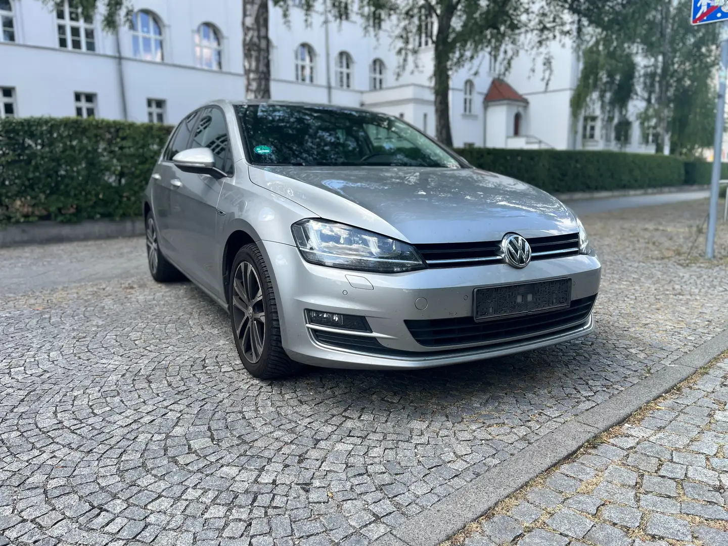 Volkswagen Golf 1.6 TDI BlueMotion Lounge*NAVI*CAM*XENON Szürke - 1