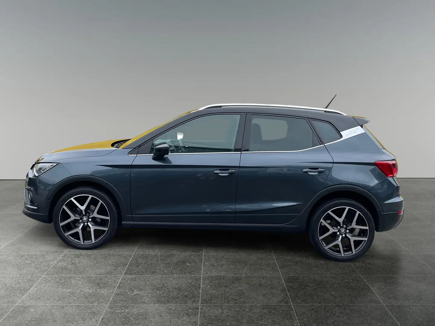 SEAT Arona 1,0 Eco TSI FR DSG 8-fach bereift Gris - 2
