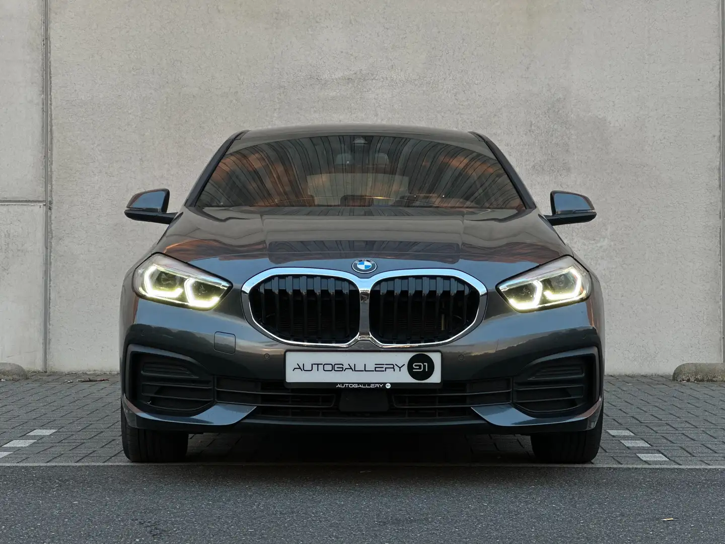 BMW 118 iA/45.500KM/BTW/Leder/Harman-Kardon/LED/Camera Grijs - 2