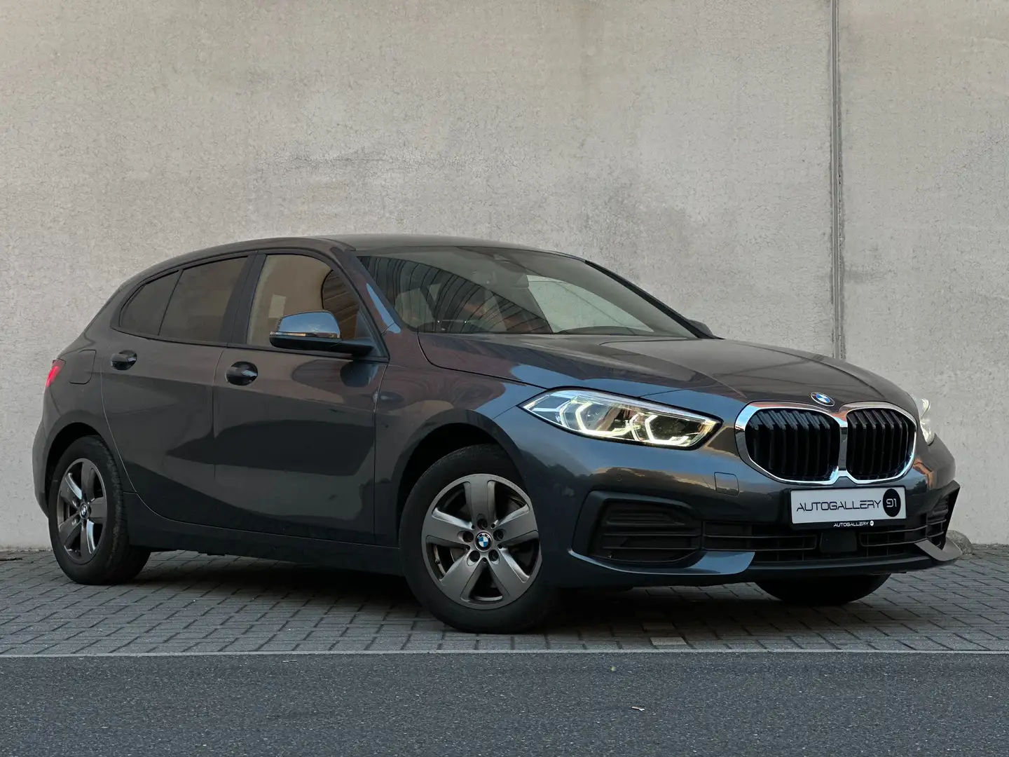 BMW 118 iA/45.500KM/BTW/Leder/Harman-Kardon/LED/Camera Grijs - 1
