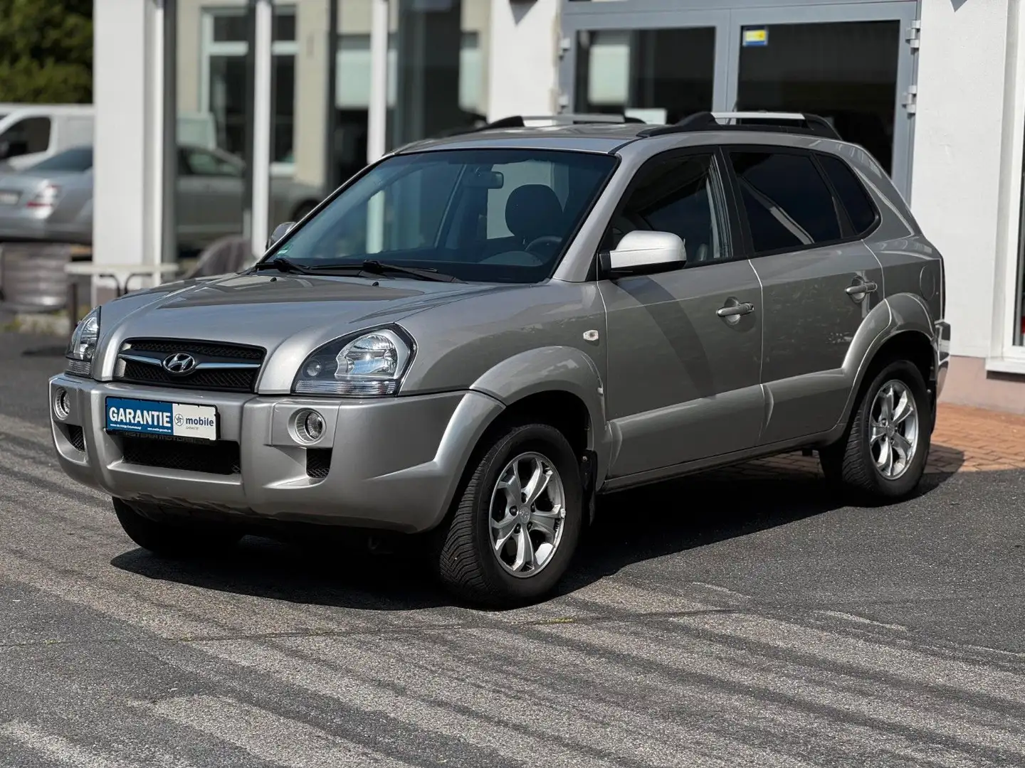 Hyundai TUCSON 2.0  GLS AHK, SHZ, HU/AU, Service neu Plateado - 2